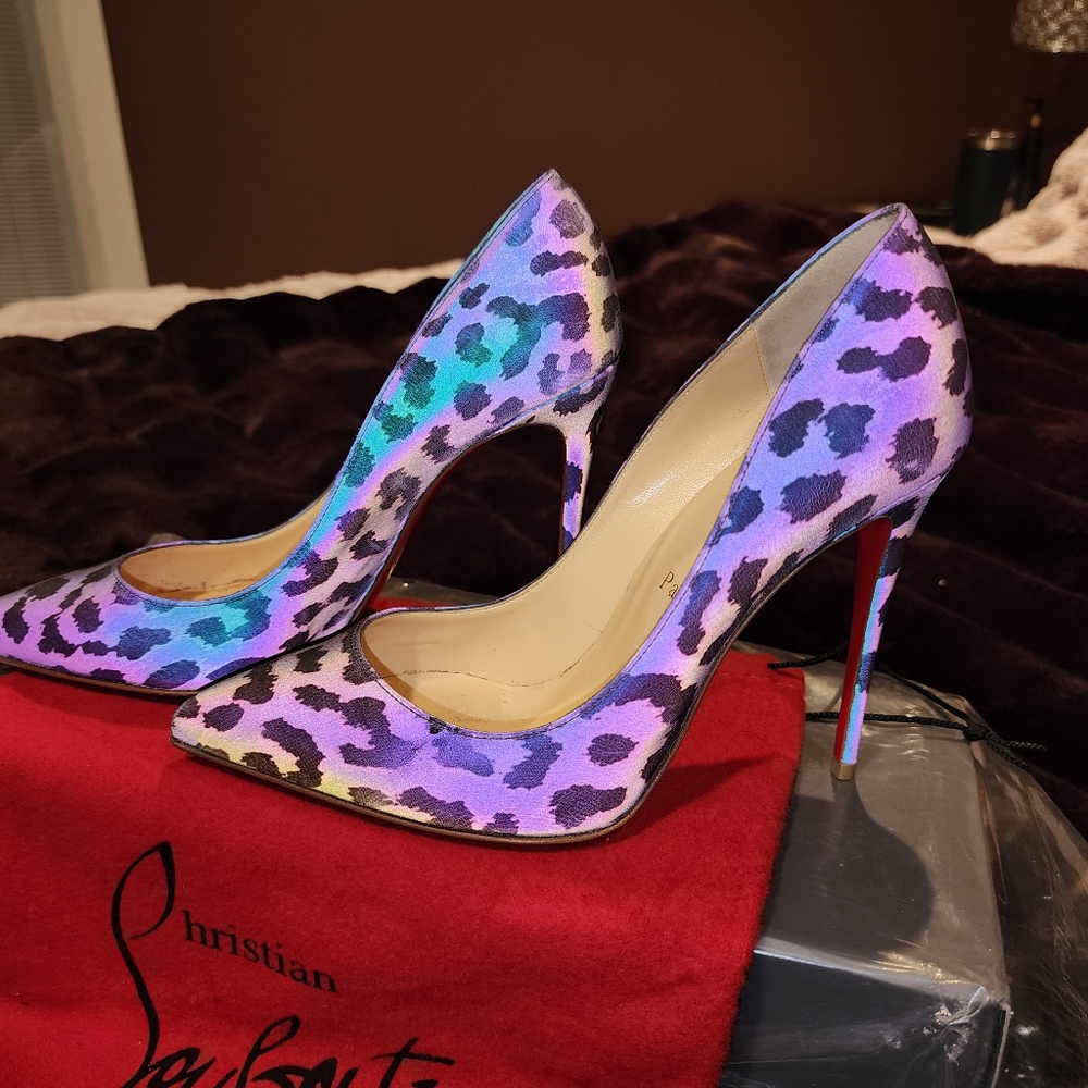 Christian Louboutin - Picture 2 of 7